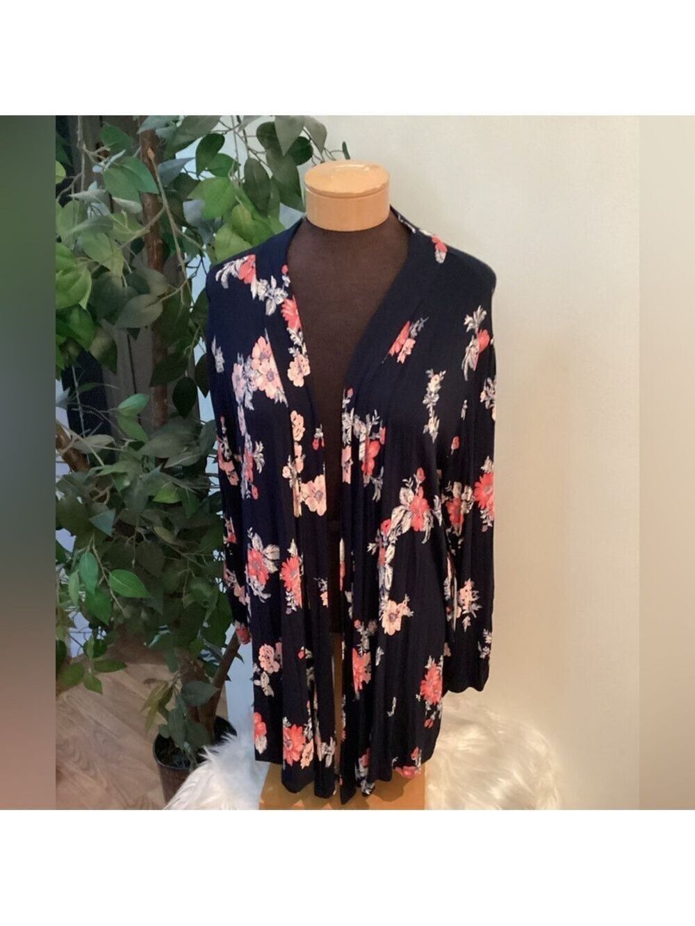 Maurice’s floral open front lightweight cardigan Woman’s size XL